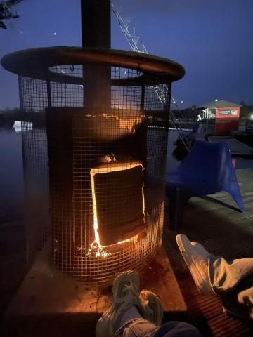 Abends an der Feuertonne